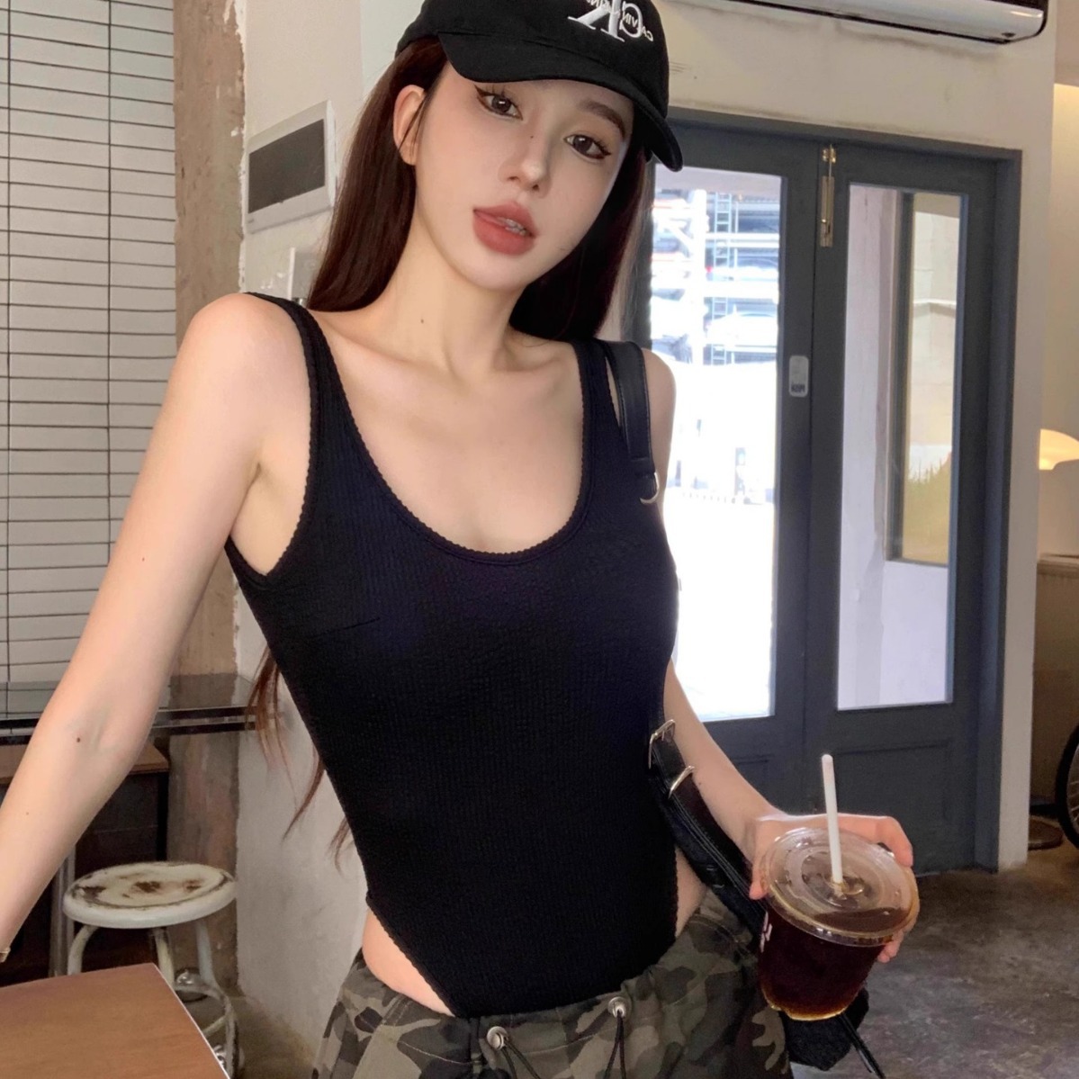 Suspender Tank Top - Czarne body na ramiączkach seksowne body